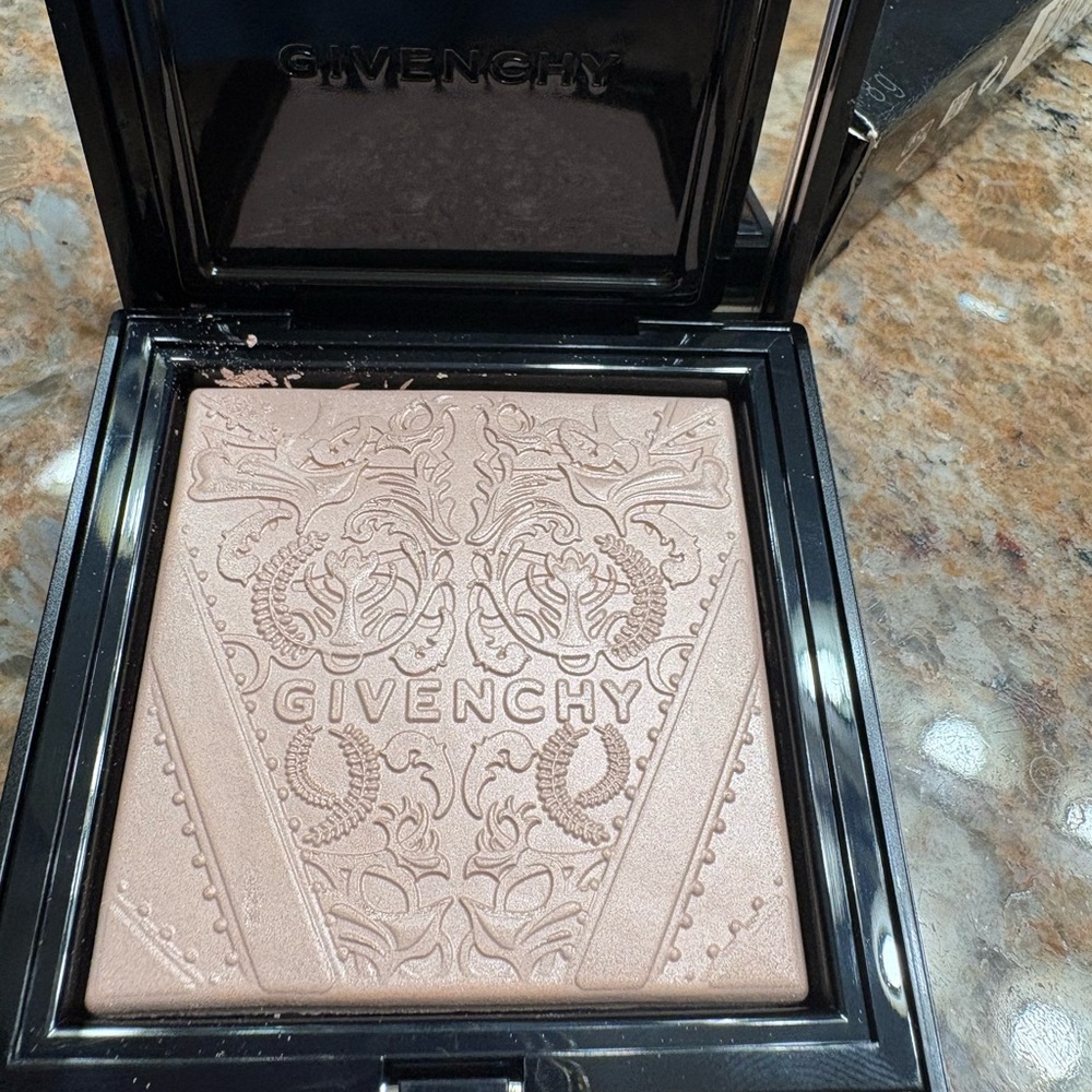 Givenchy Shimmery Pink Teint Couture Powder